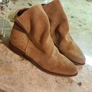 Chocolat blu Suede tan pointed toe booties